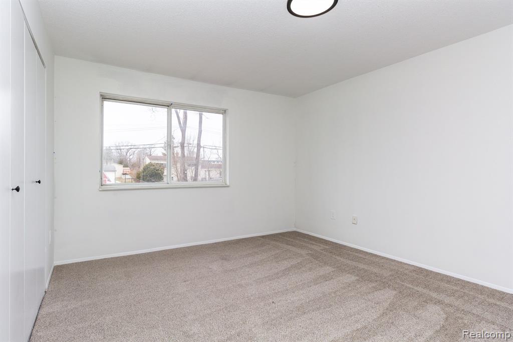 5273 Highland Road Waterford, MI 48327 - Photo 15 of 19 Gallery Image 15