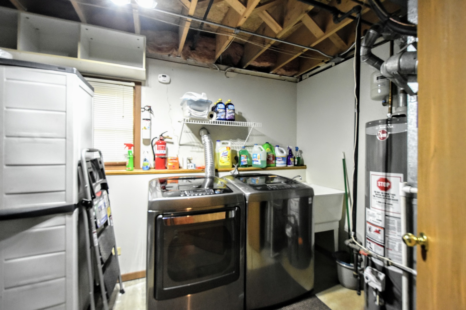 4002 Ridge Road Zion, IL 60099 - Photo 19 of 26 a utility room with dryer and washer