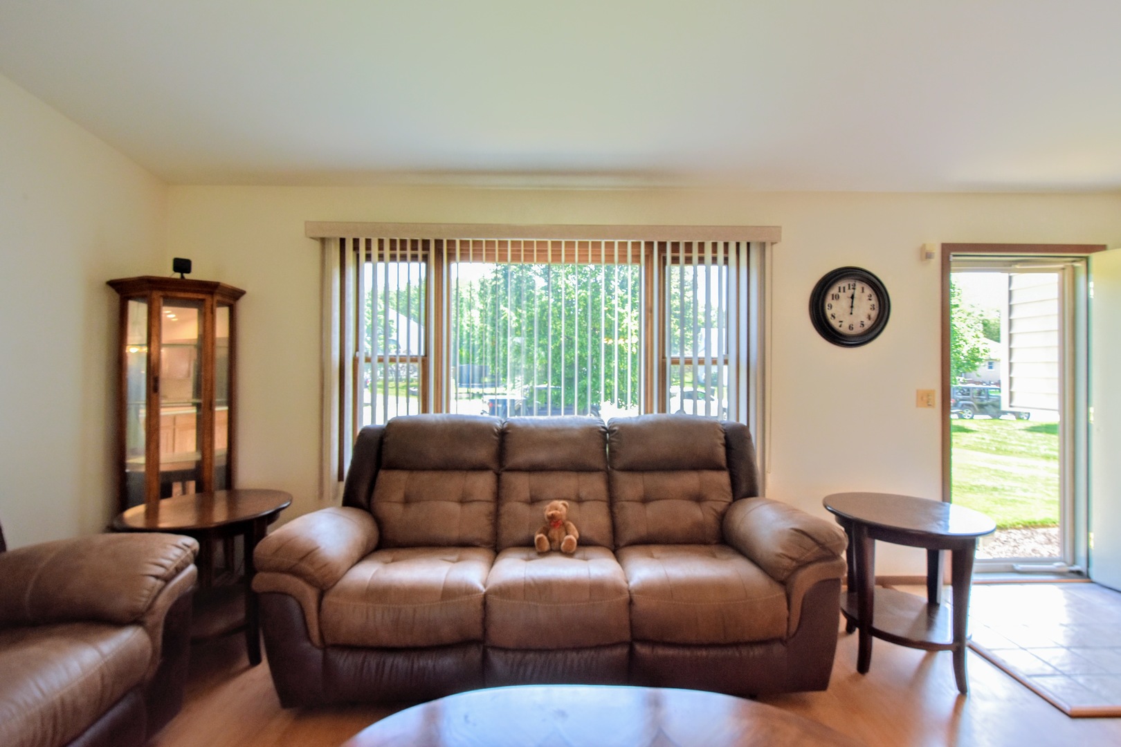 4002 Ridge Road Zion, IL 60099 - Photo 6 of 26 a living room with furniture and a large window
