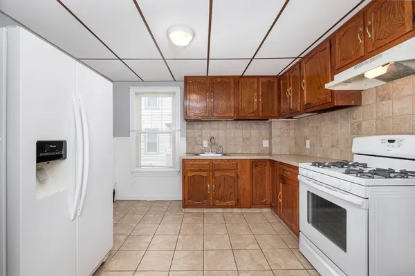 $2,350 | 18 Chestnut Street, Unit 1, Everett, MA 02149