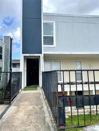 a view of entryway with a front door
