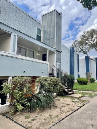 a house view with a outdoor space