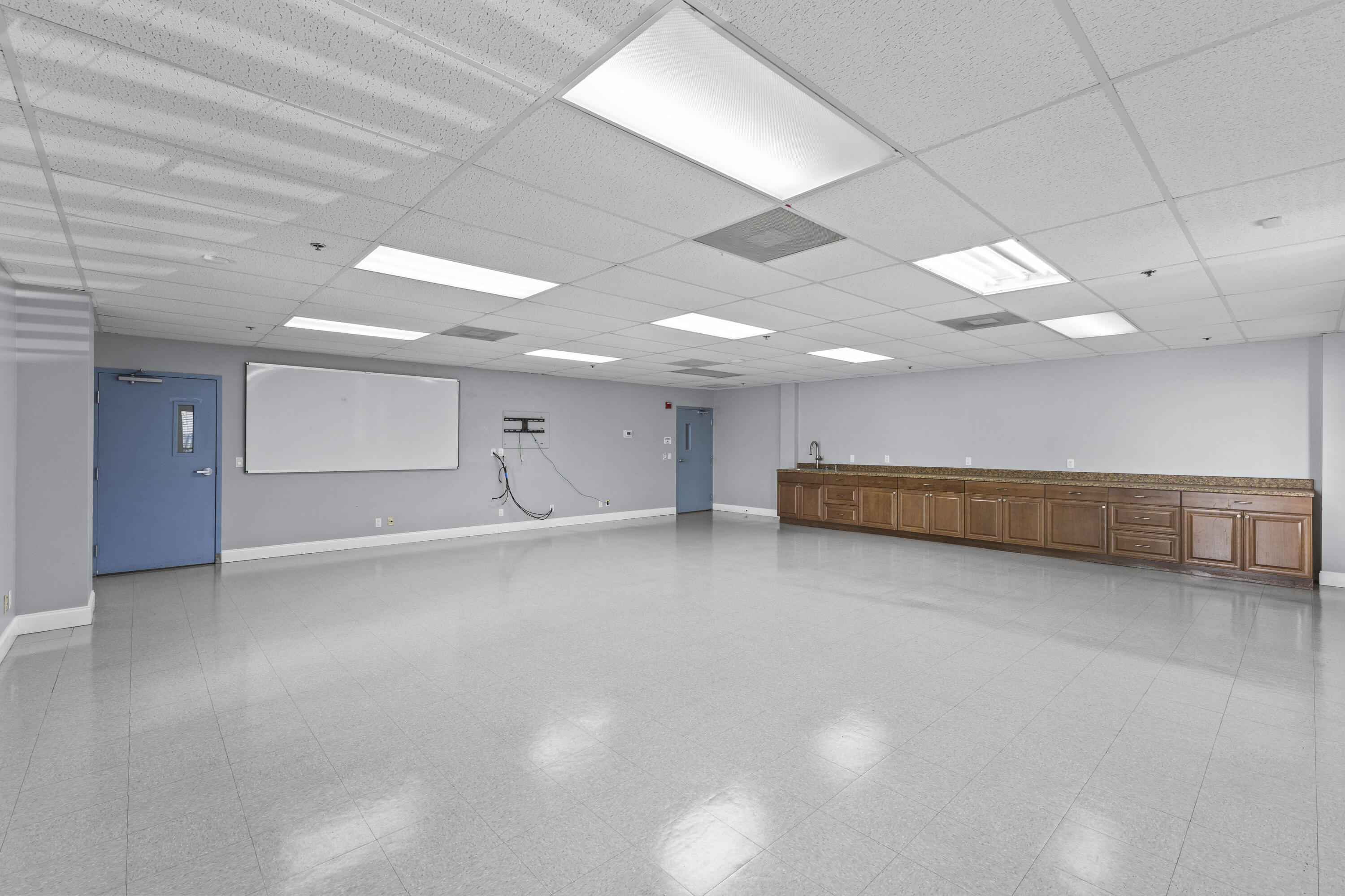 1500 High Ridge Road Boynton Beach, FL 33426 - Photo 35 of 35 an empty room with cabinet and mirrors