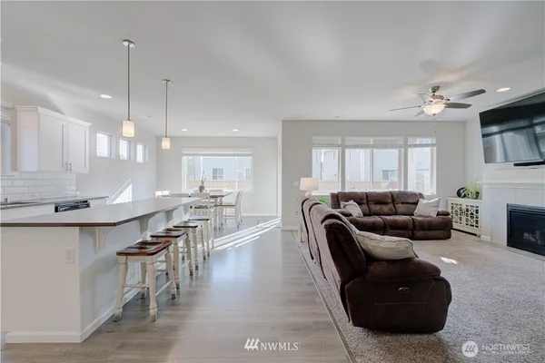 $599,995 | 2422 200th St Court East, Spanaway, WA 98387