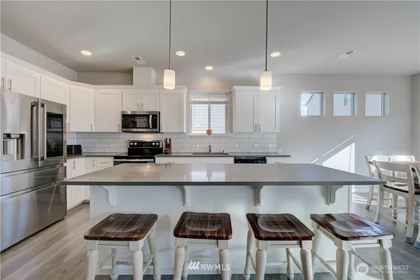 $599,995 | 2422 200th St Court East, Spanaway, WA 98387