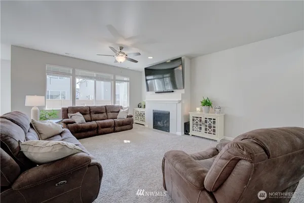 $599,995 | 2422 200th St Court East, Spanaway, WA 98387