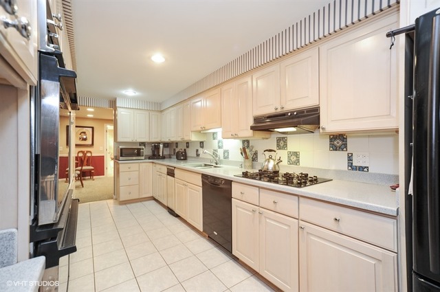 2463 Highmoor Road Highland Park, IL 60035 - Photo 4 of 15 a kitchen with white cabinets and appliances