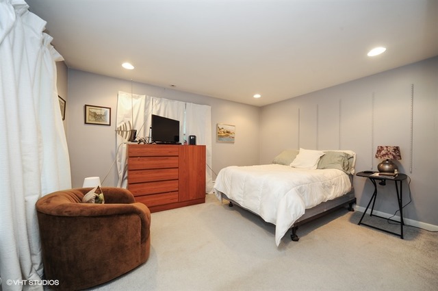 2463 Highmoor Road Highland Park, IL 60035 - Photo 10 of 15 a spacious bedroom with a bed and a television