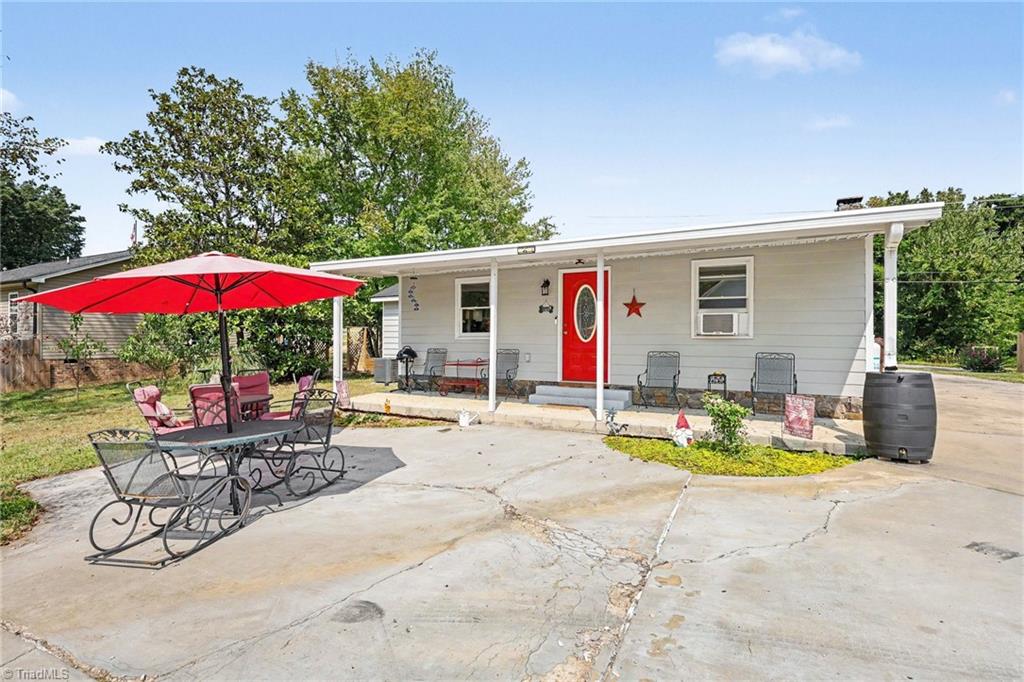 5883 Mendenhall Road Archdale, NC 27263 - Photo 6 of 28 Backyard Patio area
