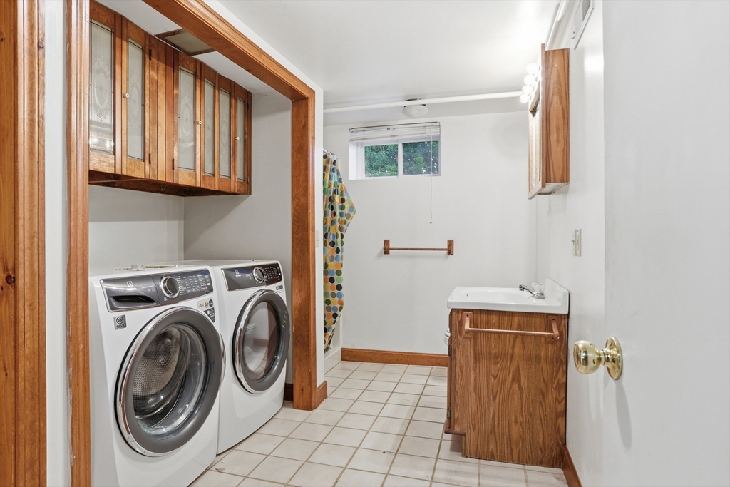 6 Hillcrest Road Bedford, MA 01730 - Photo 26 of 33