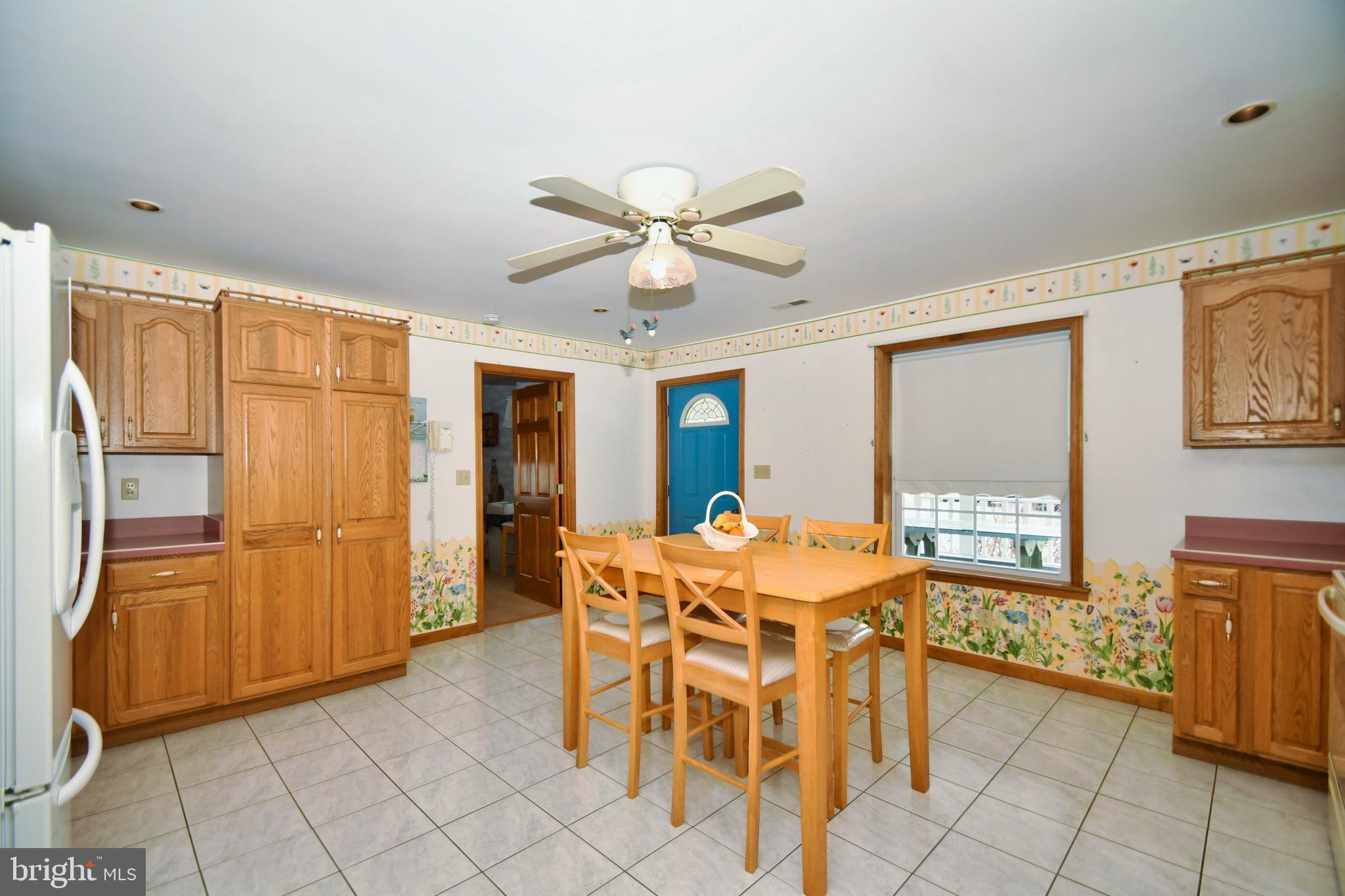 7710 Bay Front Road Baltimore, MD 21219 - Photo 3 of 25