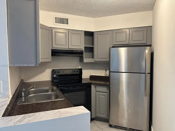 $1,790 | 215 Lake Pointe Drive, Unit 113, Oakland Park, FL 33309