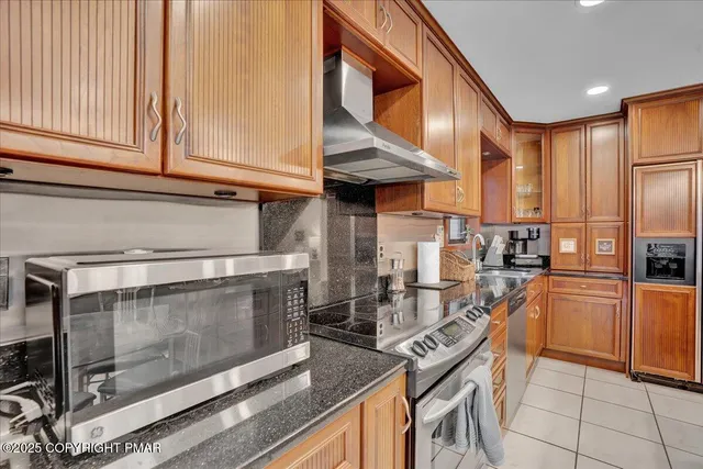 $558,000 | 169 Cardinal, Gouldsboro, PA 18424