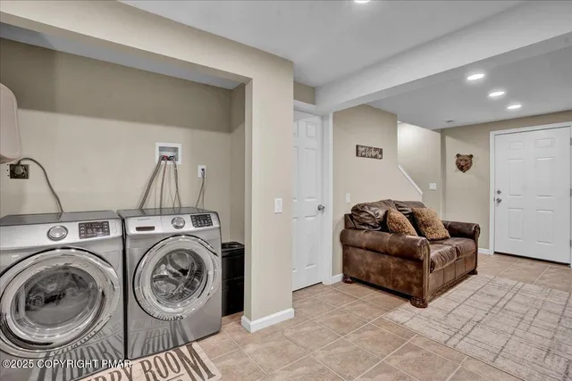 $558,000 | 169 Cardinal, Gouldsboro, PA 18424