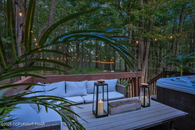 $558,000 | 169 Cardinal, Gouldsboro, PA 18424