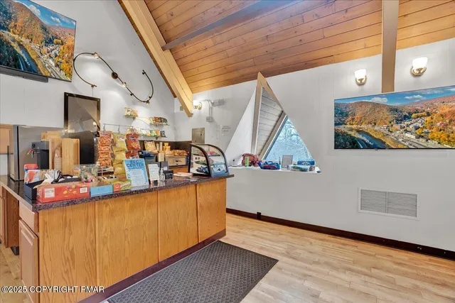 $558,000 | 169 Cardinal, Gouldsboro, PA 18424