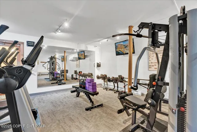 $558,000 | 169 Cardinal, Gouldsboro, PA 18424