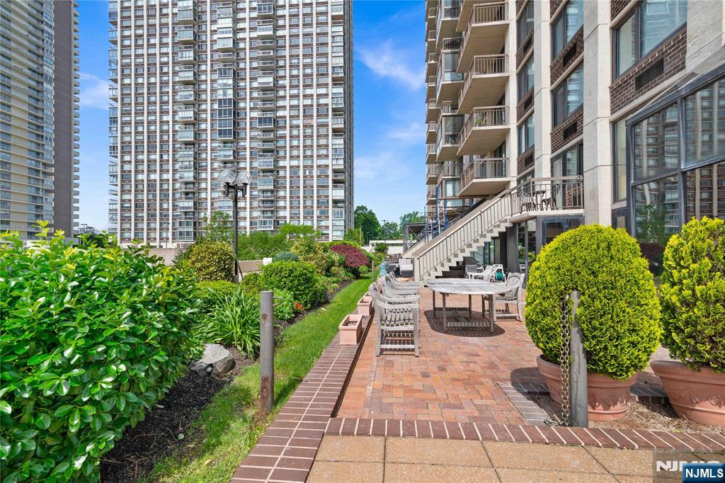 200 Old Palisade Road, Unit 21J Fort Lee, NJ 07024 - Photo 29 of 29 a view of a building with garden