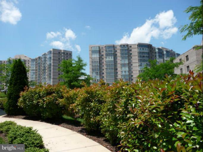 19385 Cypress Ridge Terrace, Unit 1014 Leesburg, VA 20176 - Photo 4 of 30 Community