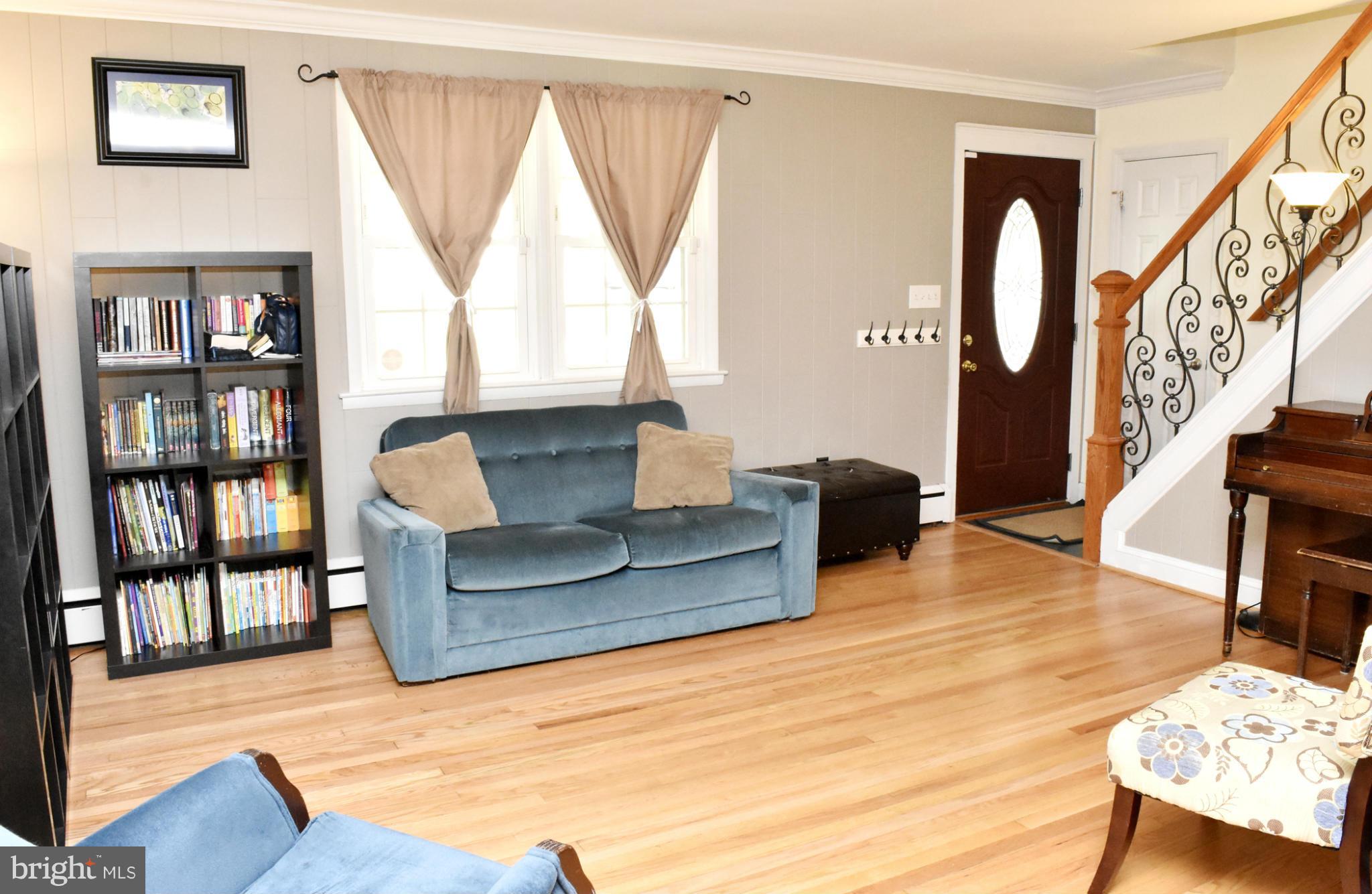6201 Old Washington Road Elkridge, MD 21075 - Photo 4 of 30 Living Room