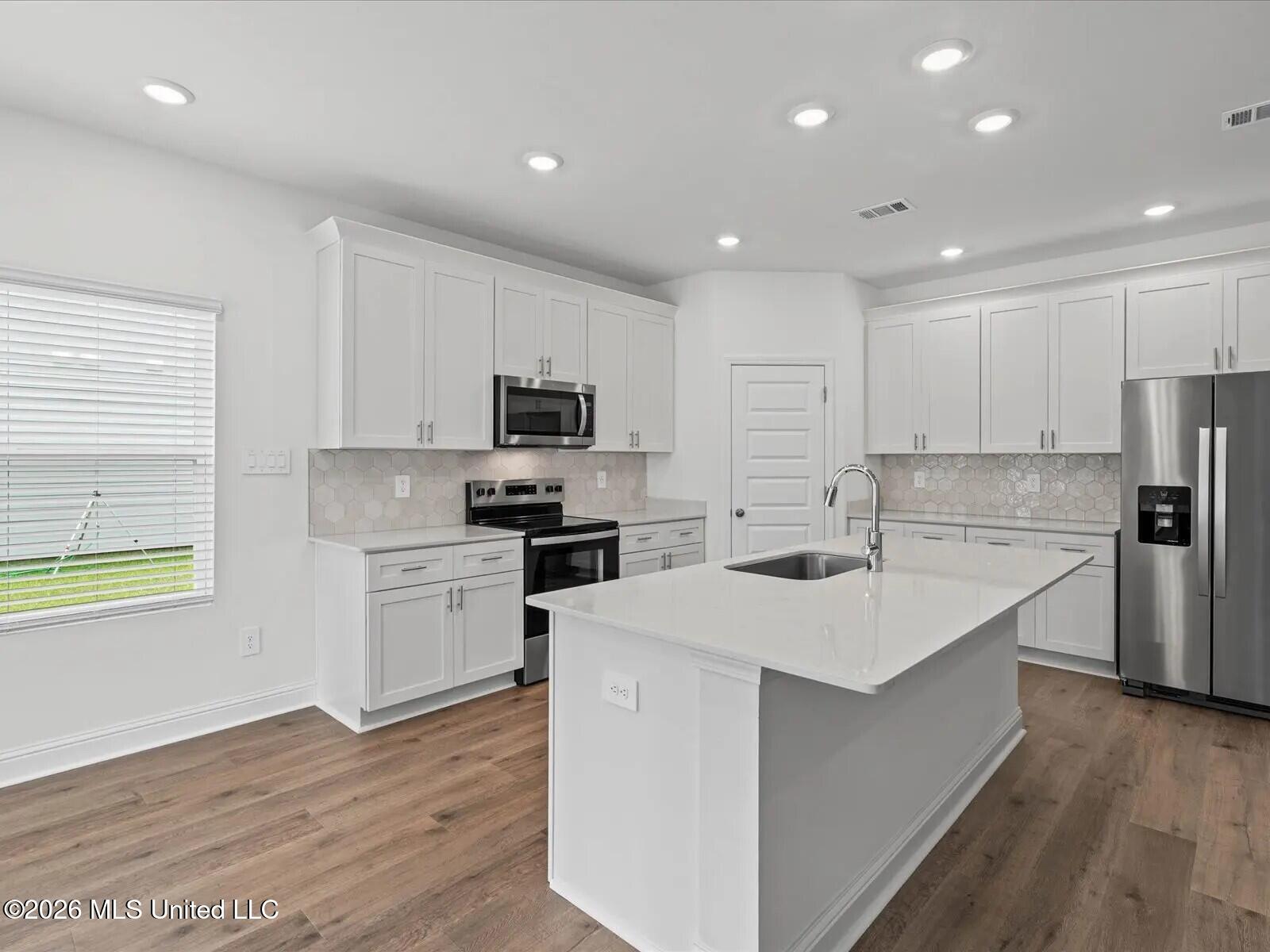 8013 Buttonbush Road Biloxi, MS 39532 - Photo 8 of 16 Kitchen
