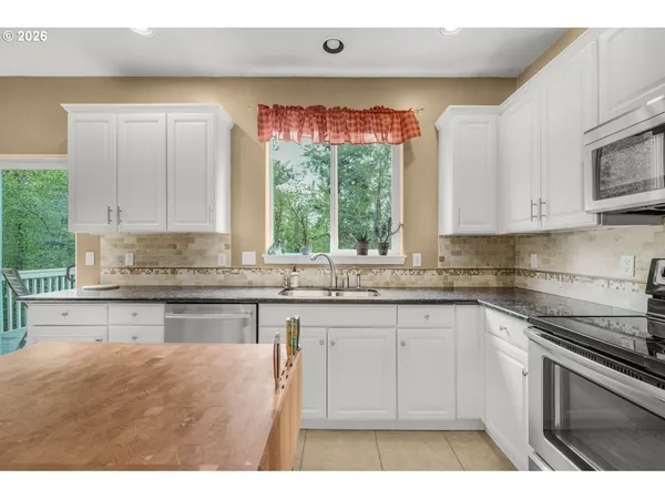 $639,000 | 15023 Southeast Diamond Drive, Clackamas, OR 97015