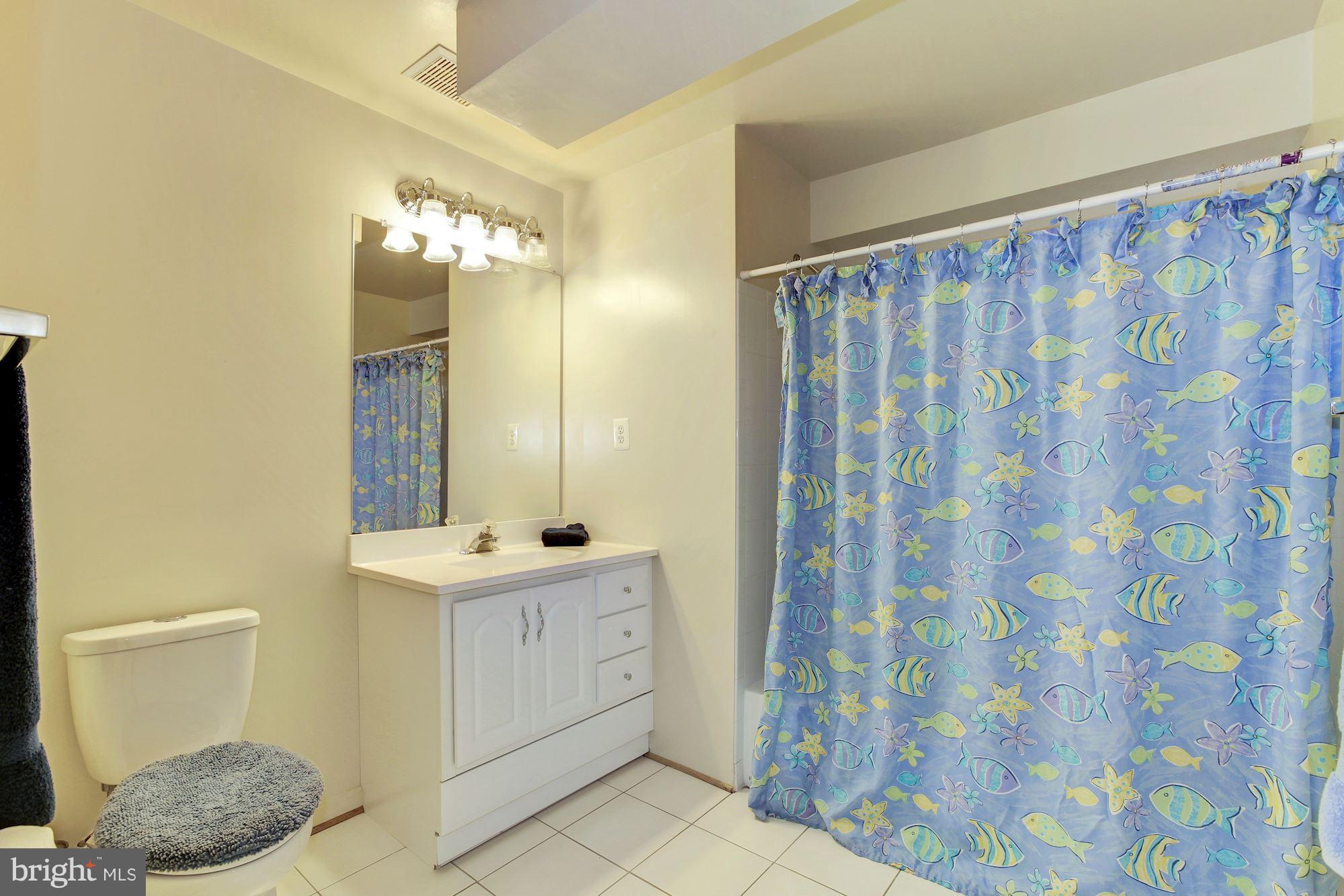 1611 Spottsworth Way Silver Spring, MD 20905 - Photo 28 of 30 Full bath in LL, tile, tub