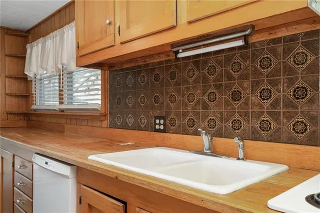 $185,000 | 426 South Oak Street, Ottawa, KS 66067