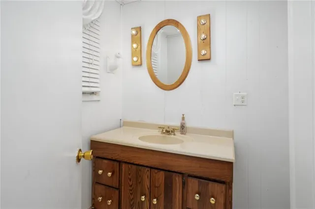 $185,000 | 426 South Oak Street, Ottawa, KS 66067