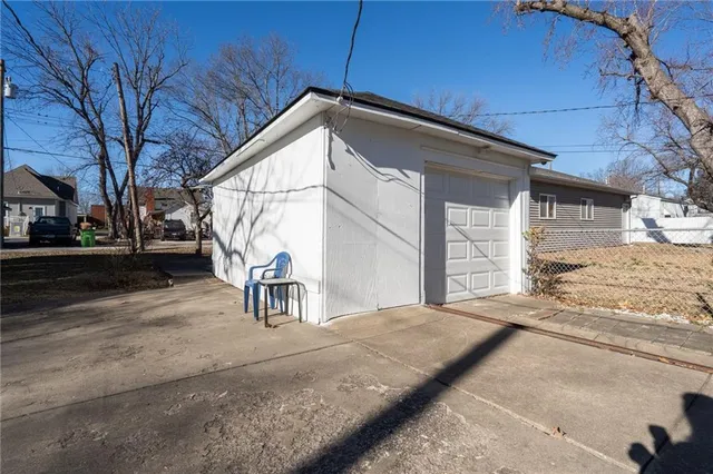 $185,000 | 426 South Oak Street, Ottawa, KS 66067