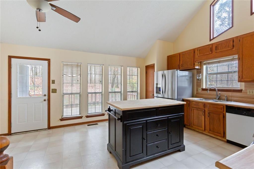 1725 Reynolds Road Southwest Atlanta, GA 30331 - Photo 12 of 56