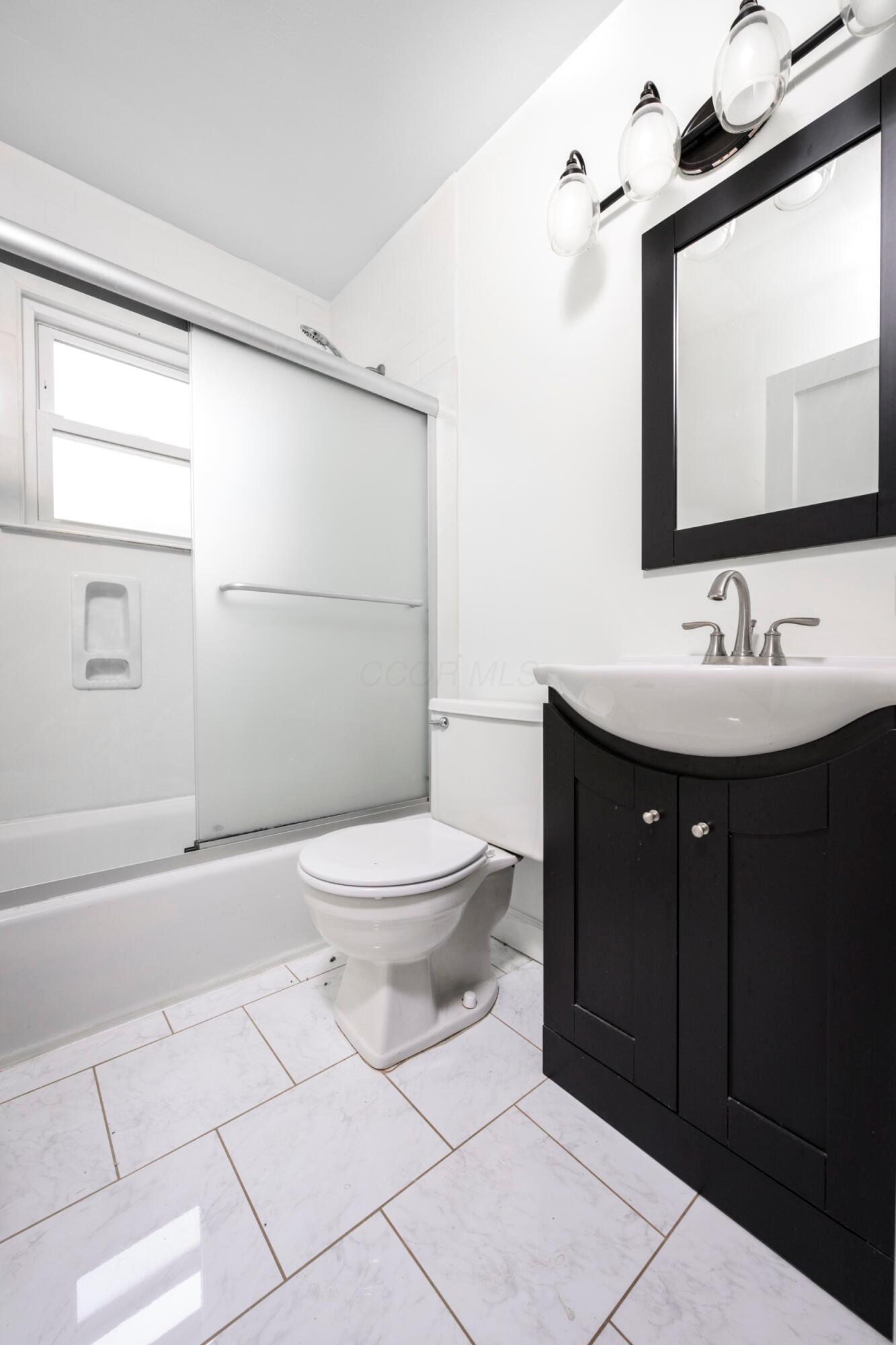 285 East Weisheimer Road Columbus, OH 43214 - Photo 8 of 28