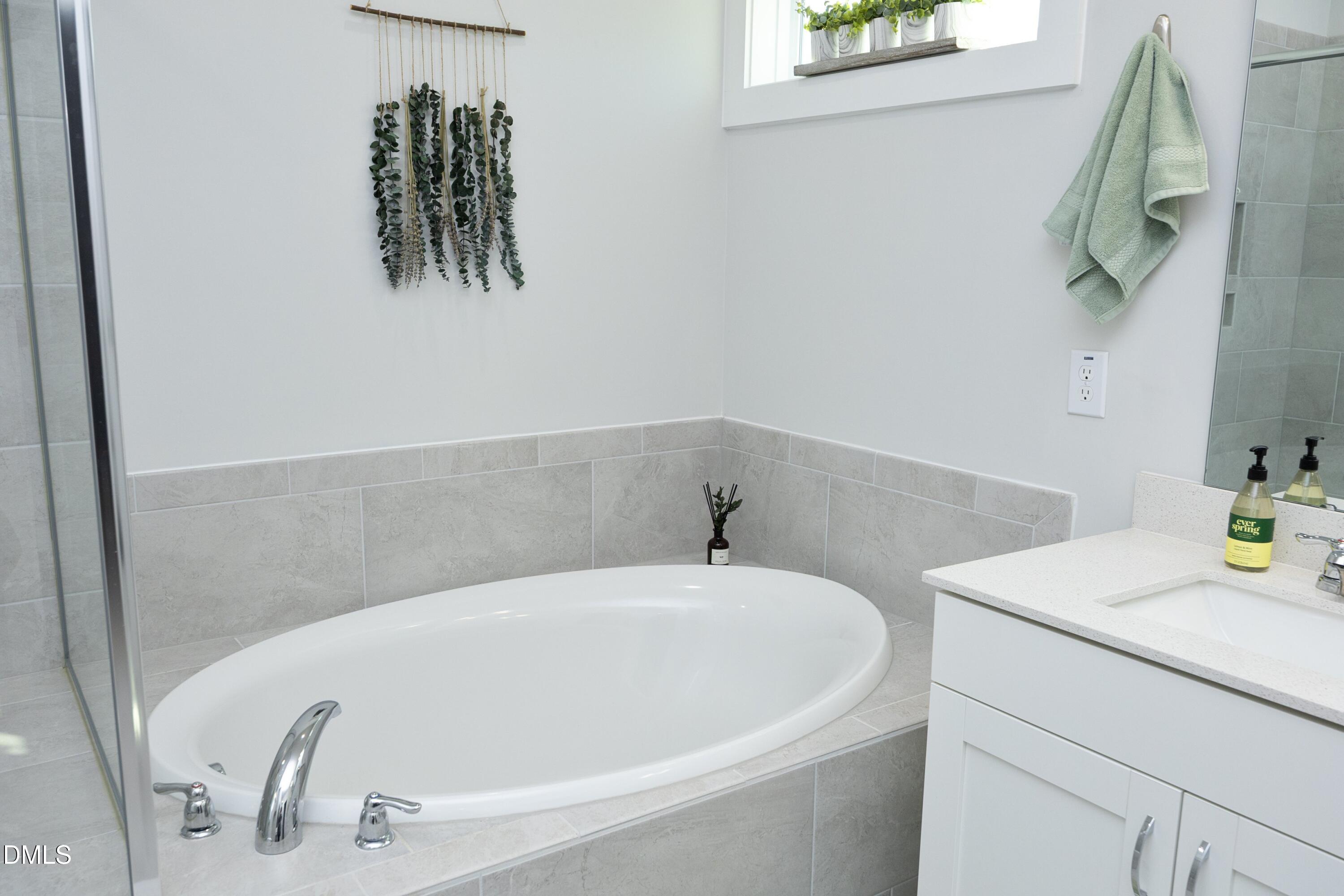 91 Kitty Br Way Clayton, NC 27520 - Photo 23 of 51 a bathroom with a bathtub