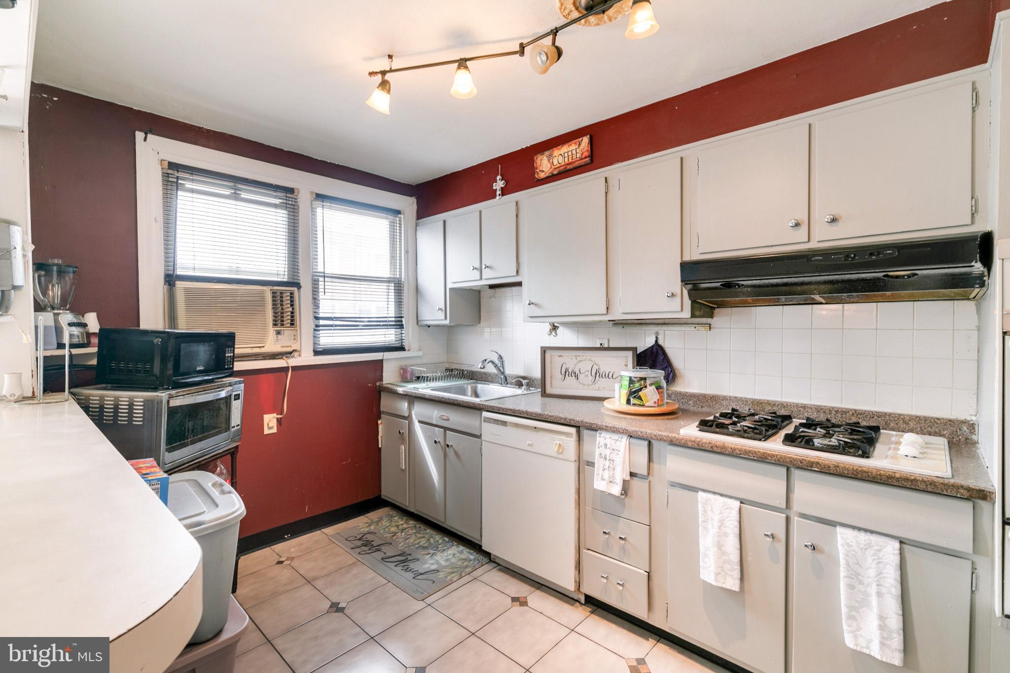 7908 Temple Road Philadelphia, PA 19150 - Photo 5 of 14 Kitchen