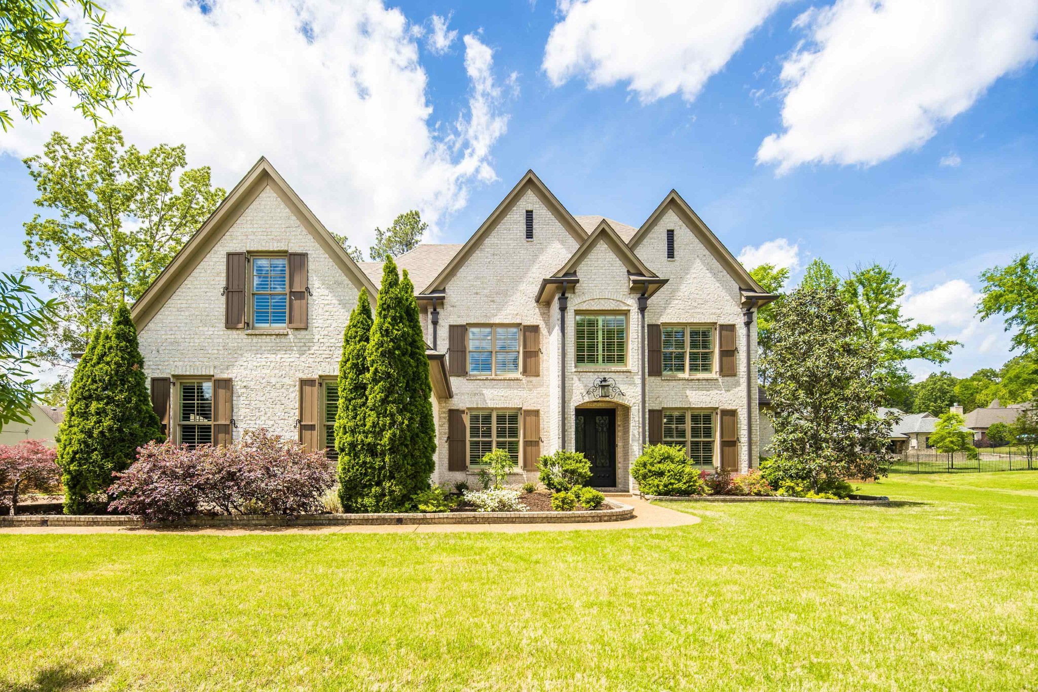 250 Ridgewood Drive Collierville, TN 38017 - Photo 2 of 36