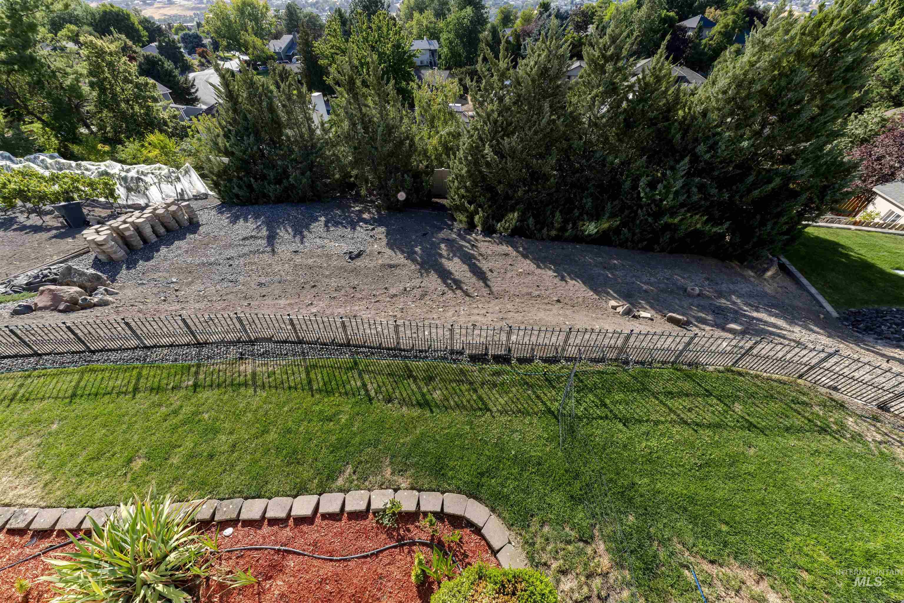 331 Reservoir Drive Lewiston, ID 83501 - Photo 41 of 42 View of green lawn