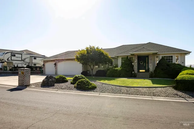 $550,000 | 331 Reservoir Drive, Lewiston, ID 83501