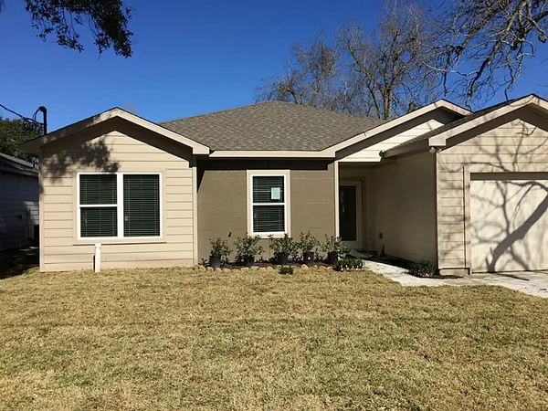 $2,150 | 508 West Willis Street, Alvin, TX 77511