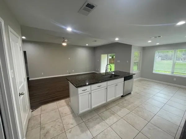 $2,150 | 508 West Willis Street, Alvin, TX 77511