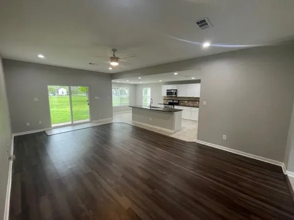 $2,150 | 508 West Willis Street, Alvin, TX 77511