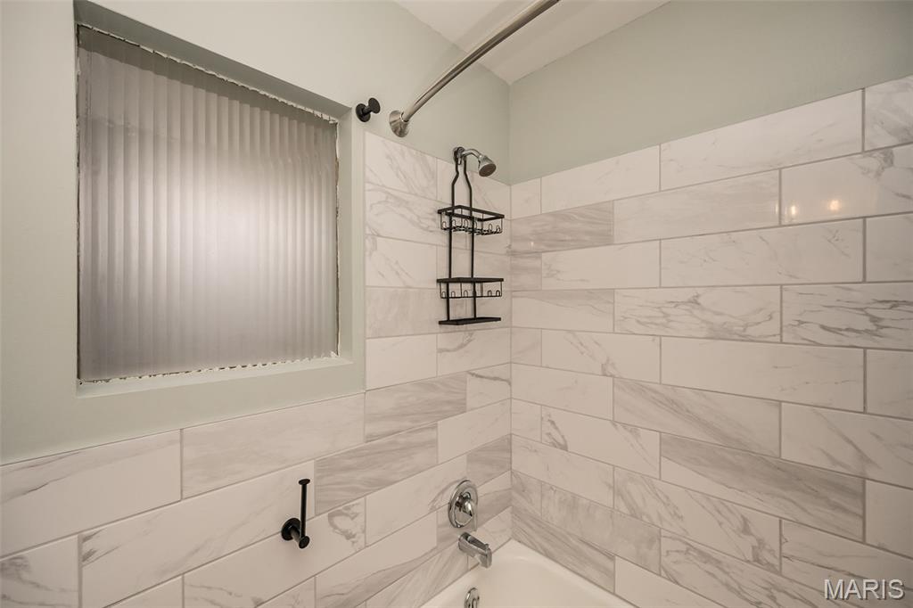 4107 Hummingbird Court St. Louis, MO 63123 - Photo 14 of 25