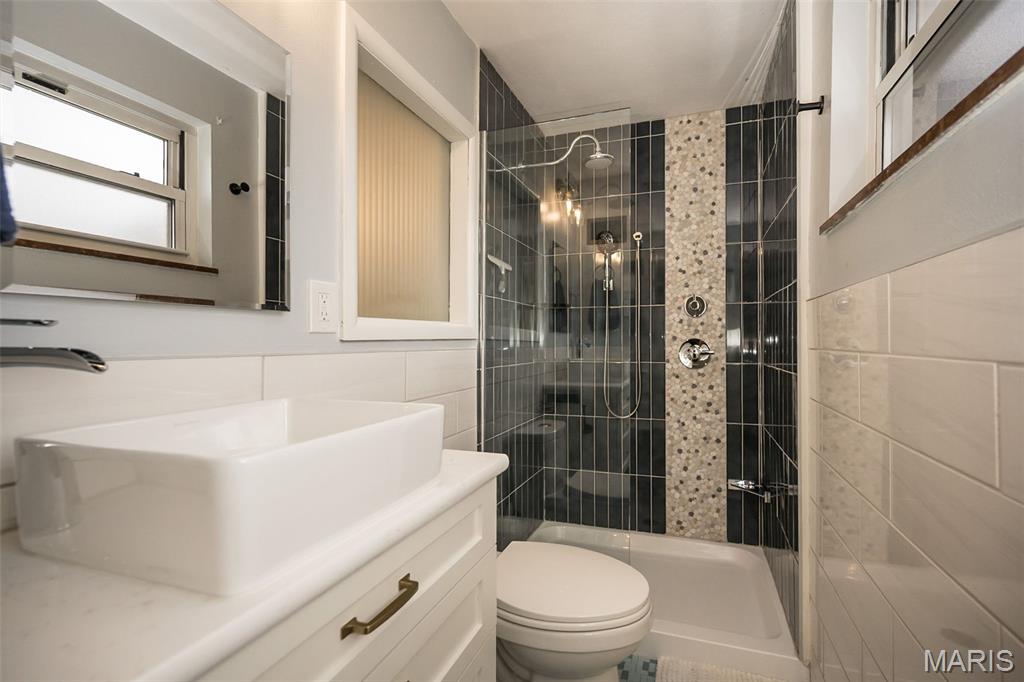 4107 Hummingbird Court St. Louis, MO 63123 - Photo 16 of 25