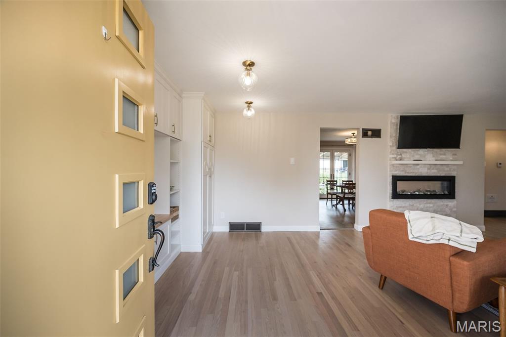 4107 Hummingbird Court St. Louis, MO 63123 - Photo 2 of 25