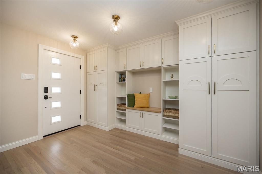 4107 Hummingbird Court St. Louis, MO 63123 - Photo 3 of 25