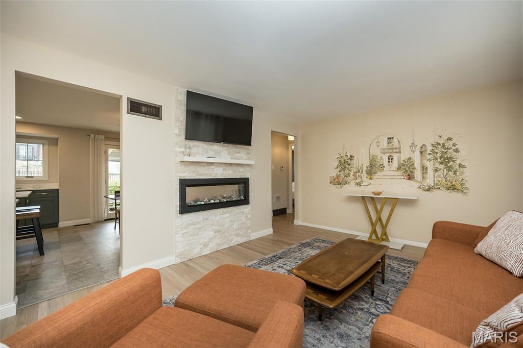 4107 Hummingbird Court St. Louis, MO 63123 - Photo 4 of 25