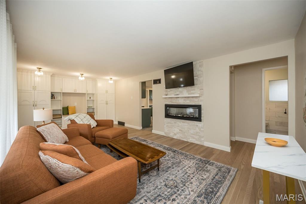 4107 Hummingbird Court St. Louis, MO 63123 - Photo 5 of 25