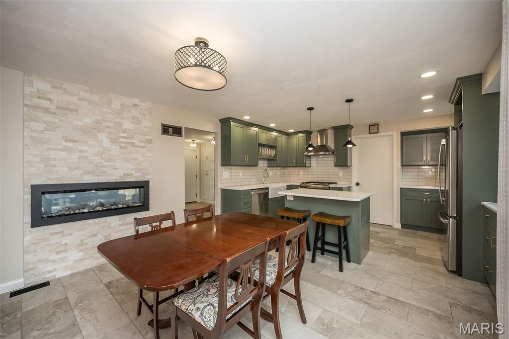 4107 Hummingbird Court St. Louis, MO 63123 - Photo 8 of 25