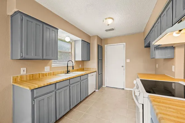 $1,795 | 6333 Scott Court, Watauga, TX 76148