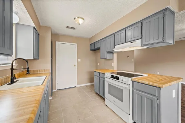 $1,795 | 6333 Scott Court, Watauga, TX 76148