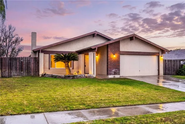 $679,000 | 989 Oakdale Street, Corona, CA 92878